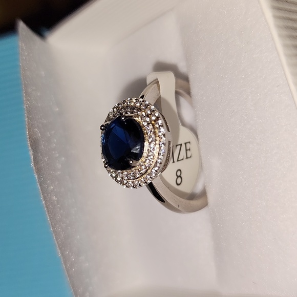 Round 2.20 ct Sapphire Dinner Ring - Picture 3 of 3